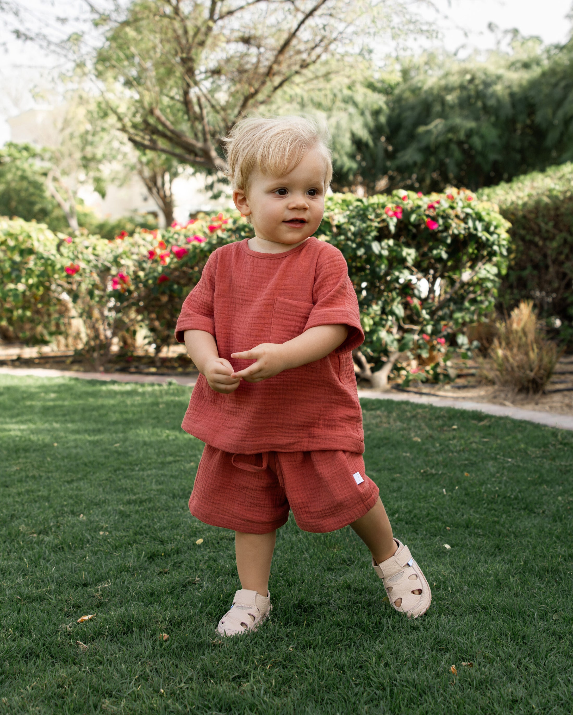 mace and co kids muslin cotton two piece set, top and shorts, in rustic brown colour, unisex, for both boys and girls, perfect for parties, playtime and casual wear